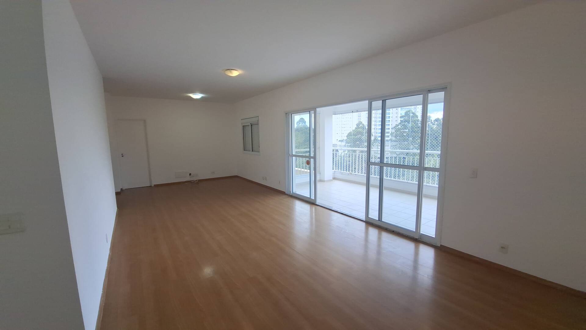 Apartamento para alugar com 3 quartos, 132m² - Foto 2