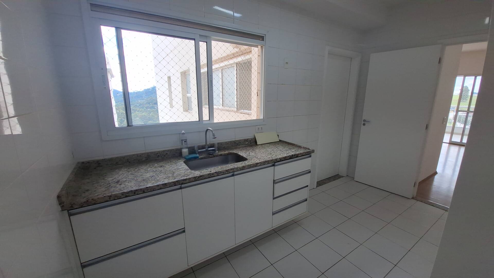 Apartamento para alugar com 3 quartos, 132m² - Foto 9